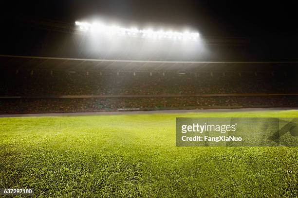 vista del campo de fútbol atlético - match lighting equipment fotografías e imágenes de stock