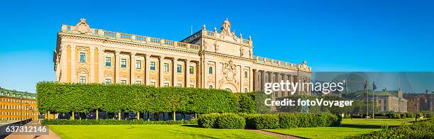 swedish parliament house riksdagshuset sunrise panorama stockholm sweden - sveriges riksdag stockfoto's en -beelden