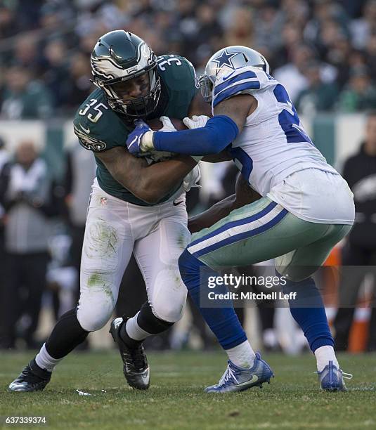 Terrell Watson of the Philadelphia Eagles runs the ball against Leon McFadden of the Dallas Cowboys at Lincoln Financial Field on January 1, 2017 in...