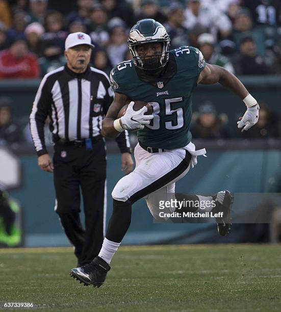 Terrell Watson of the Philadelphia Eagles runs the ball against the Dallas Cowboys at Lincoln Financial Field on January 1, 2017 in Philadelphia,...