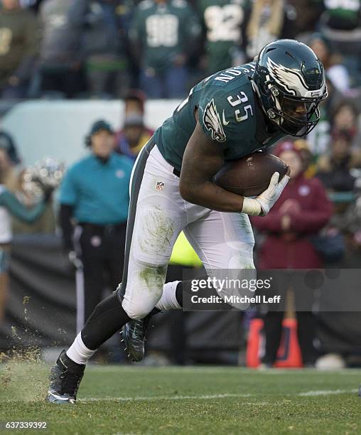 Terrell Watson of the Philadelphia Eagles runs the ball against the Dallas Cowboys at Lincoln Financial Field on January 1, 2017 in Philadelphia,...