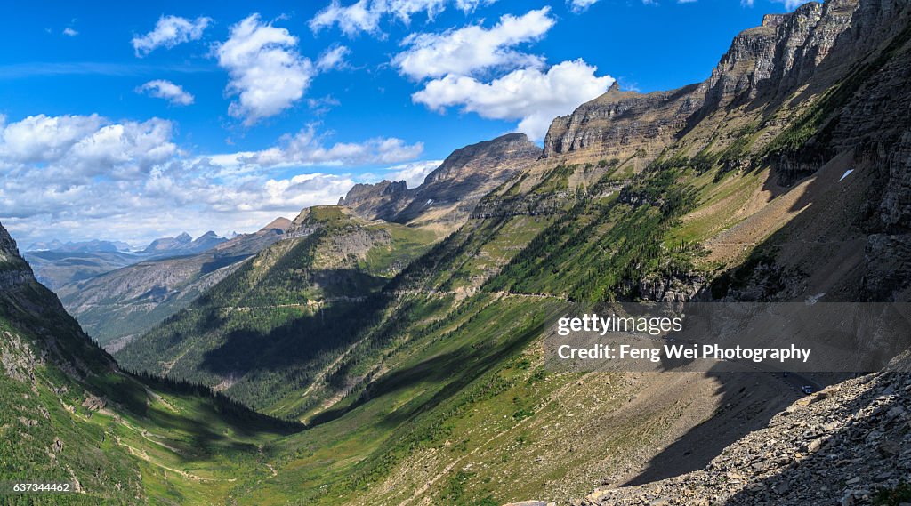 Garden Wall & Going-to-the-Sun Road, Logan Pass, Glacier National Park, Montana, USA