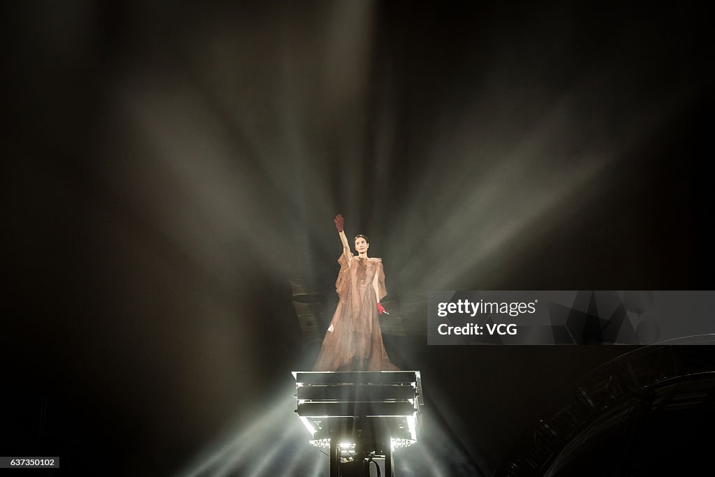 Faye Wong Hods "Faye's Moments Live 2016" In Shanghai