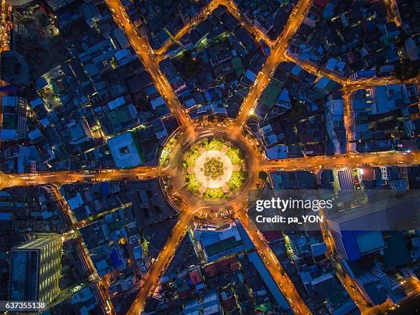 wong wian - infinite loop (street) fotografías e imágenes de stock