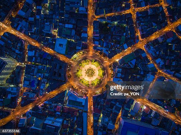 wong wian - infinite loop (street) fotografías e imágenes de stock
