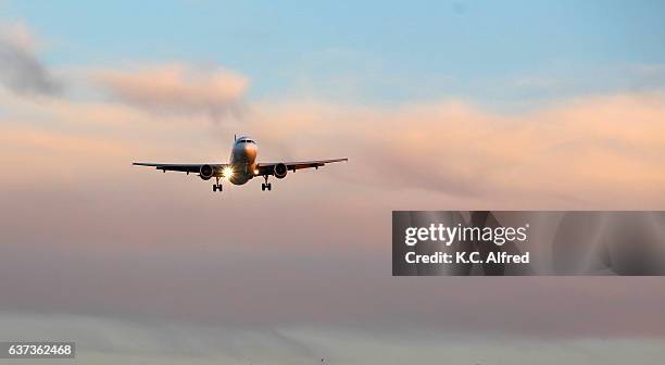 an airplane approaches an airport in san diego, california. - landing foto e immagini stock