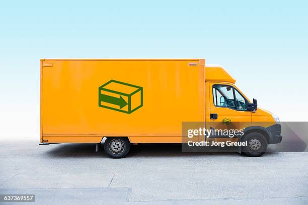 package vehicle - furgoneta de reparto fotografías e imágenes de stock