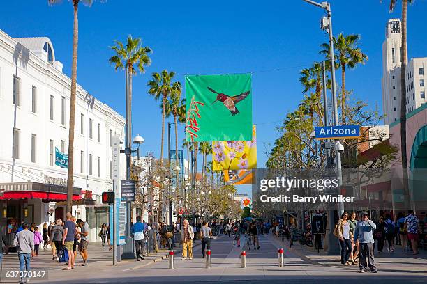 banners on pedestrian street, sta. monica - santa monica stockfoto's en -beelden