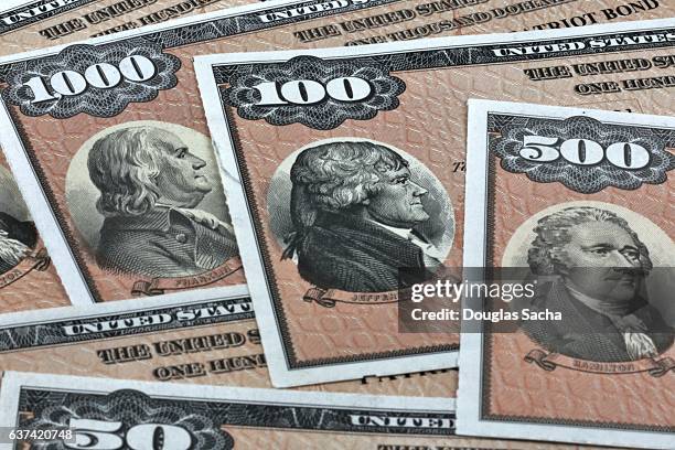 u.s. savings bond background - amerikanisches schatzamt stock-fotos und bilder