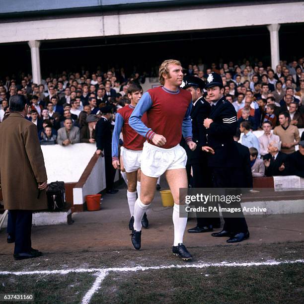 Bobby Moore Rangers Bobby Moore West Ham Photos and Premium High Res Pictures - Getty Images