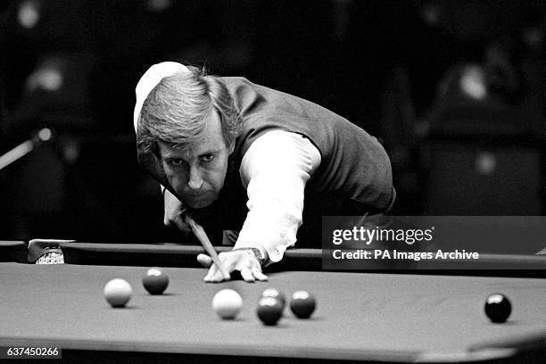 Terry Griffiths at the table