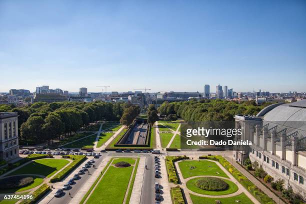 panorama of brussels - palacio real bruselas fotografías e imágenes de stock