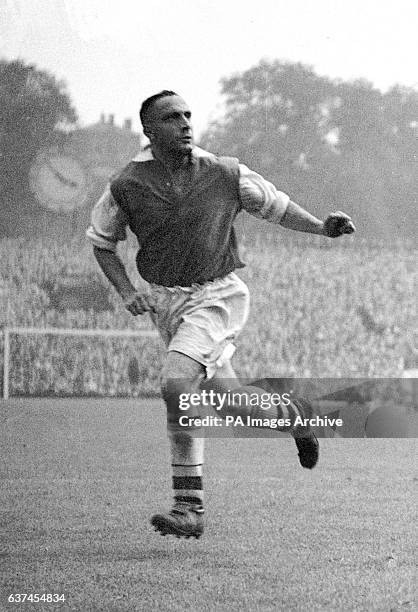 30 Wilf Copping Photos & High Res Pictures Getty Images