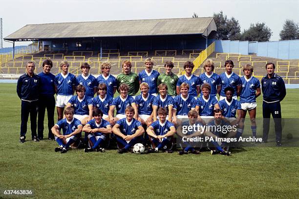 Assistant manager Theo Foley, ?, Alan McLeary, Paul Robinson, Dean White, Peter Wells, David Cusack, Paul Sansome, Micky Nutton, David Martin, Carl...