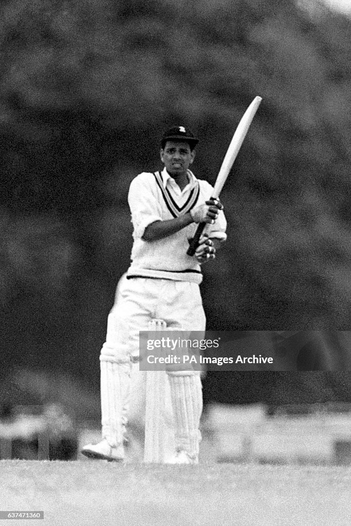 Cricket - Essex CCC V India - Ilford - 1952