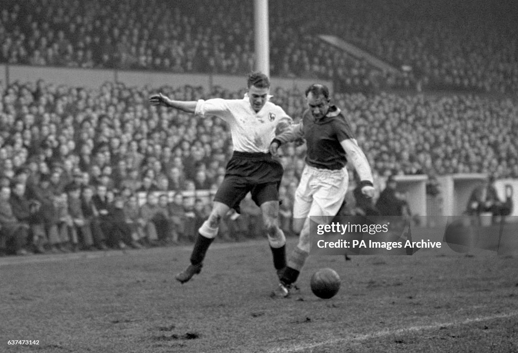 Soccer - League Division One - Tottenham Hotspur v Aston Villa - White Hart Lane - London - 1951
