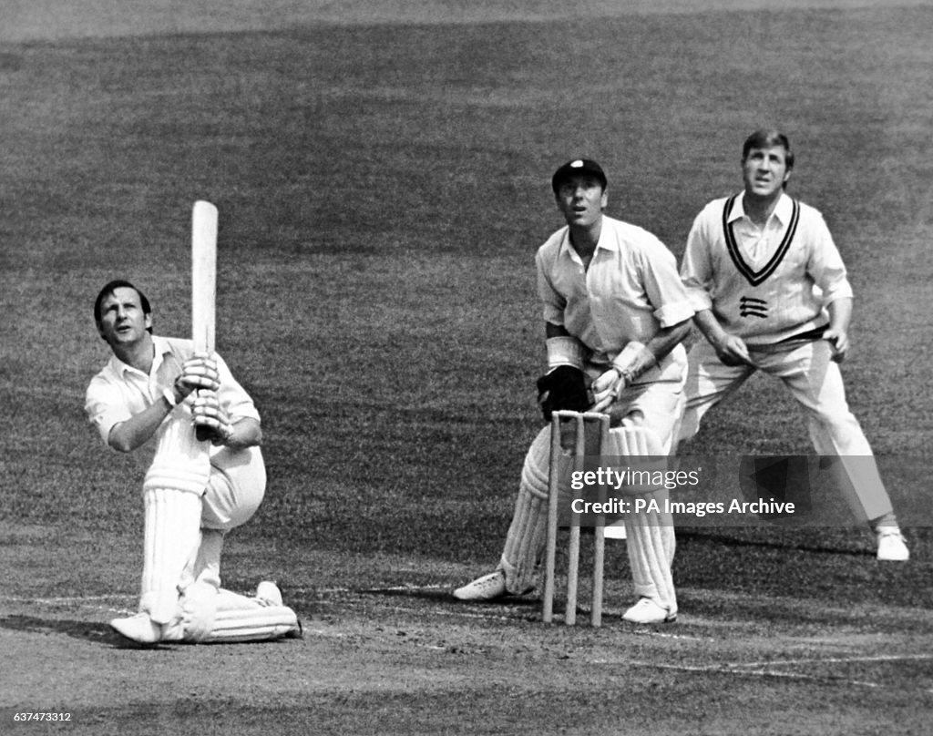 Cricket - County Championships 1971 - Middlesex v Nottinghamshire - Third Day - Lords Cricket Ground