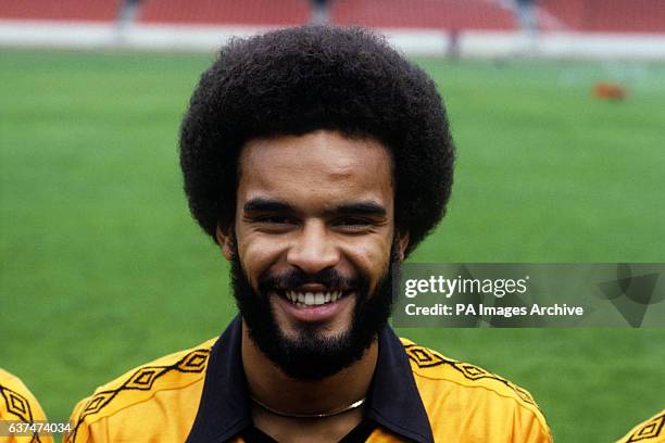 George Berry 63 Wolverhampton Wanderers George Berry Stock Photos, High-Res Pictures ...