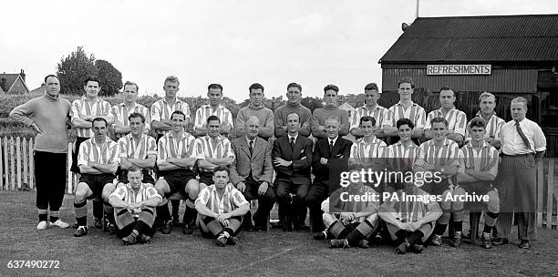 Brentford Team Group for the 1952/53 season. D. Richards , Frank Latimer, Ron Greenwood, Wally Bragg, Fred Monk, Reg Newton, Alf Jefferies, Dave...