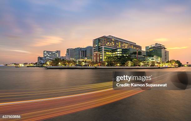 siriraj the great hospital in bangkok thailand - siriraj hospital - fotografias e filmes do acervo