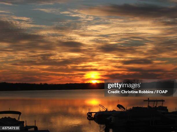 a beautiful sunrise on whitmore lake in michigan - whitmore lake fotografías e imágenes de stock