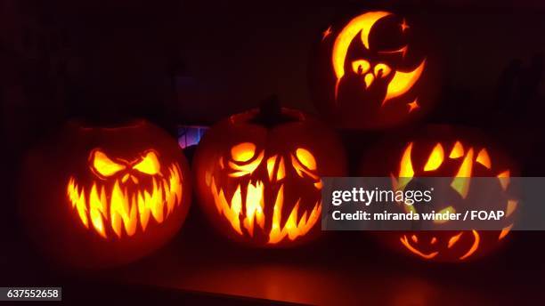 glowing pumpkin - grande prairie alberta photos et images de collection