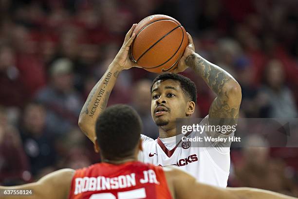 Bearded Razorback Cougars In Arkansas Photos and Premium High Res Pictures - Getty Images