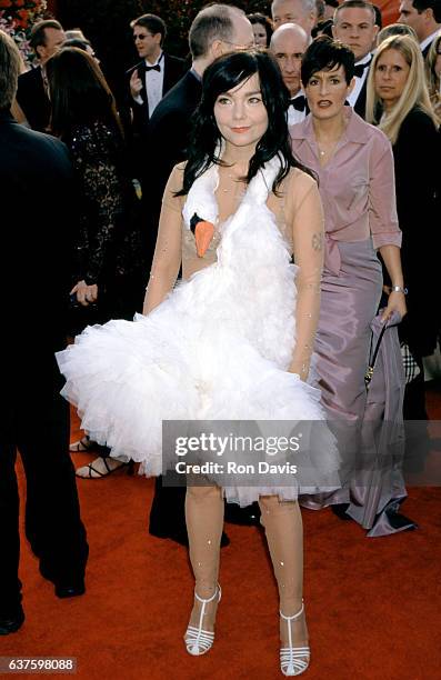 Singer Bjork, wearing a swan dress, is a Best Song nomminee for "Dancer in the Dark" as she arrives for The 73rd Annual Academy Awards on March 25,...