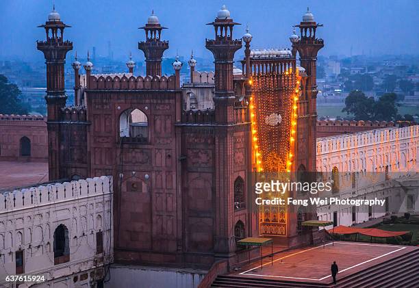badshahi mosque, lahore, punjab, pakistan - mezquita de badshahi fotografías e imágenes de stock
