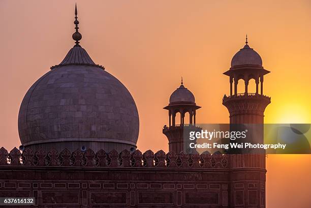 sunset @ badshahi mosque, lahore, punjab, pakistan - mezquita de badshahi fotografías e imágenes de stock