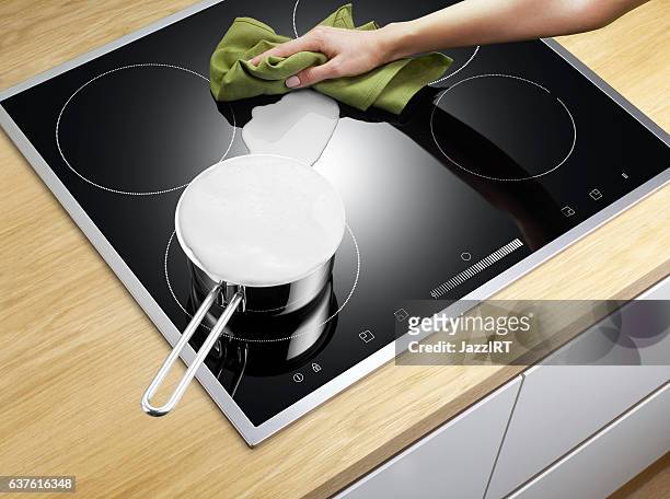 cleaning set-top stove - burner stove top stockfoto's en -beelden