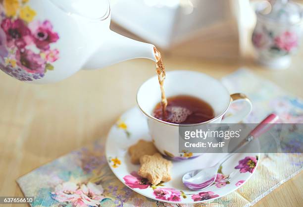 tea time - tea time stockfoto's en -beelden