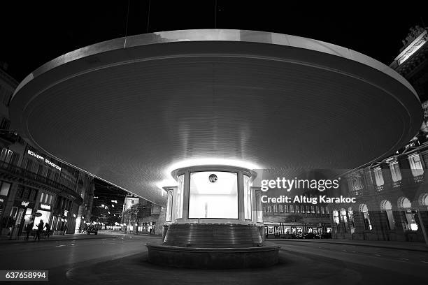 paradeplatz tramstation l - altug-karakoc stock-fotos und bilder