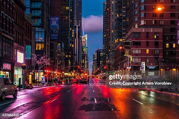 midtown manhattan in the evening - chelsea new york stock-fotos und bilder