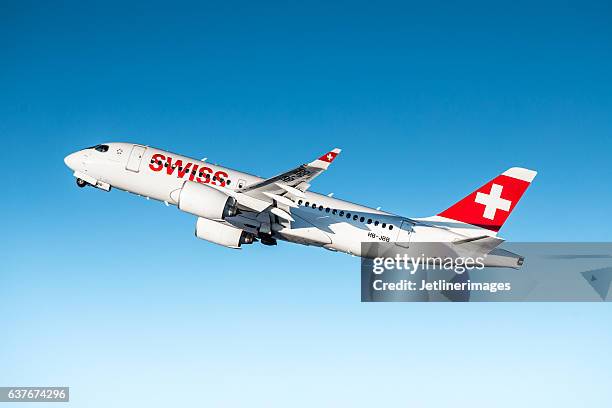 swiss international air lines bombardier cseries cs100 - aufnahme von unten stock pictures, royalty-free photos & images