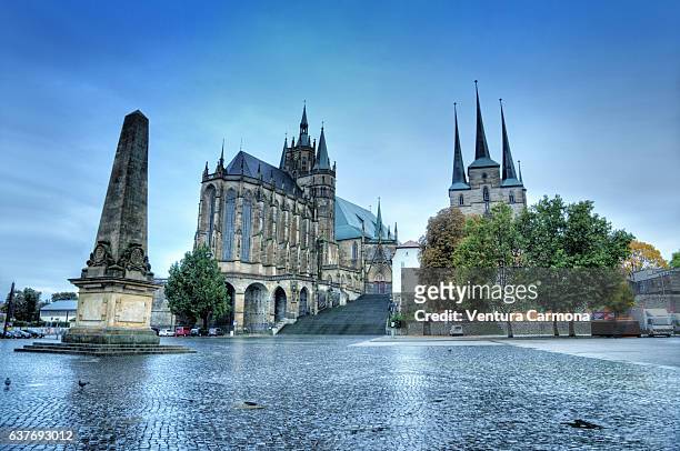 erthal-obelisk, cathedral and st. severus church in erfurt - germany - market square stock pictures, royalty-free photos & images