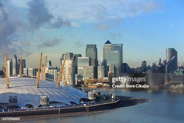 canary wharf and the o2 - peninsula stock pictures, royalty-free photos & images