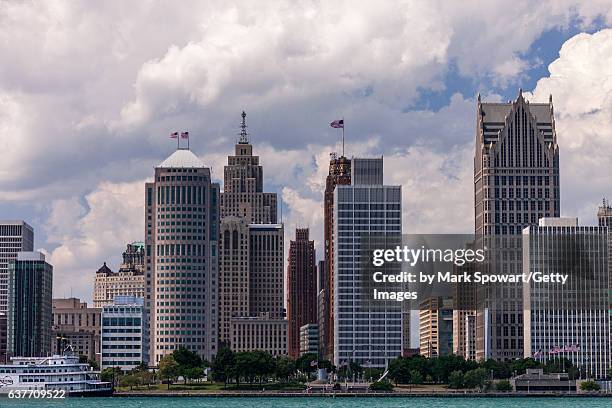 detroit river & skyline - detroit skyline stock-fotos und bilder