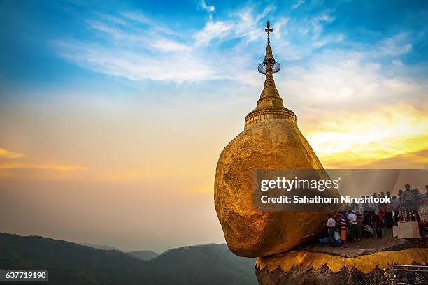 kyaiktiyo pagoda (myanmar) - kyaiktiyo pagoda stock pictures, royalty-free photos & images