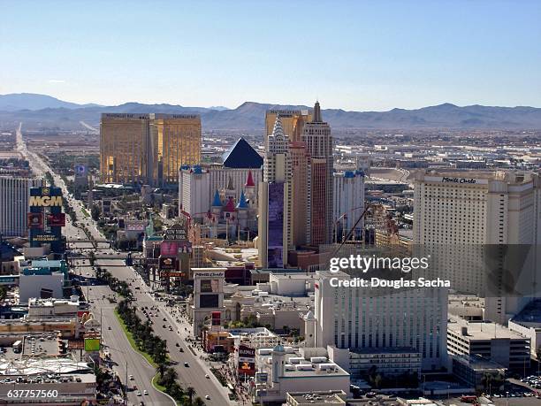 aerial view of casino and hotel resorts along the strip, las vegas, nevada, usa - vegas strip stock pictures, royalty-free photos & images