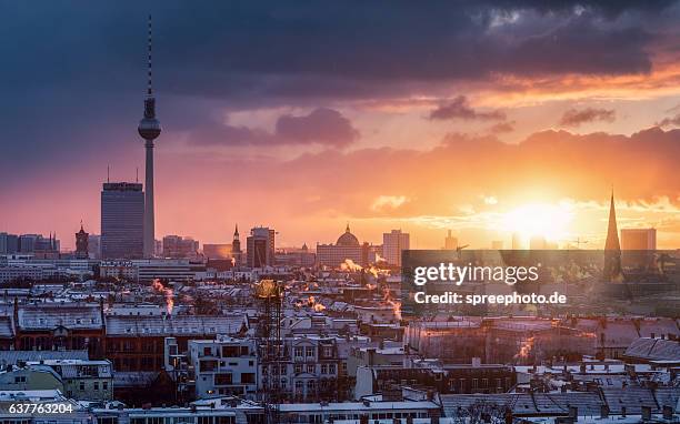 berlin cityscape with snow on the roofs - berlin rooftop stockfoto's en -beelden