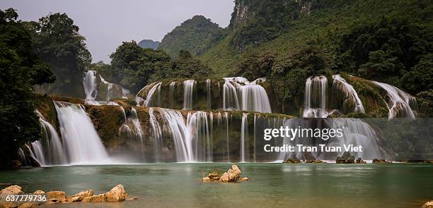 ban gioc / detian waterfall - detian waterfall stock pictures, royalty-free photos & images