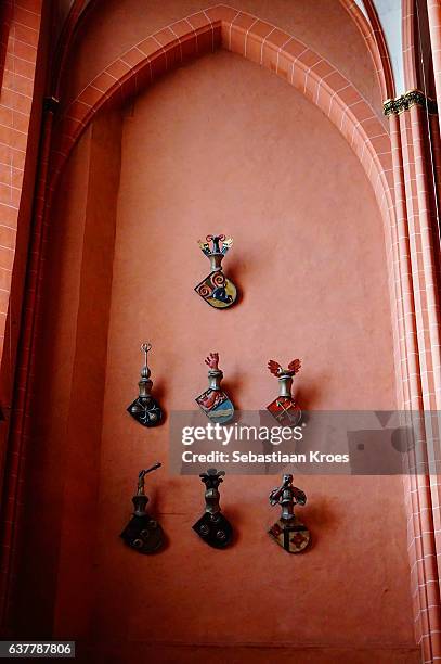 shields inside the kaiserdom, church, frankfurt, germany - imperial cathedral of saint bartholomew stock pictures, royalty-free photos & images