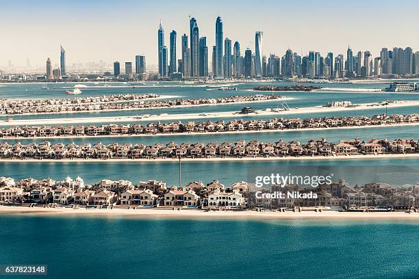 palm jumeirah, dubai, vereinigte arabische emirate - arab villa stock-fotos und bilder