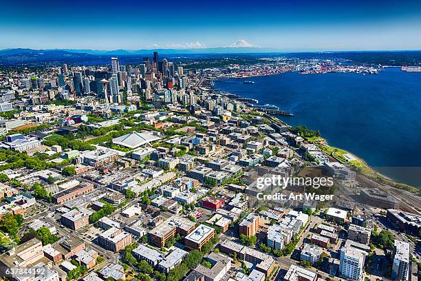 vista aérea gran angular del centro de seattle y del área metropolitana - condado de king fotografías e imágenes de stock