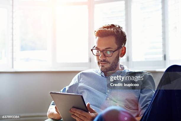 staying connected throughout the day - bril brillen en lenzen stockfoto's en -beelden