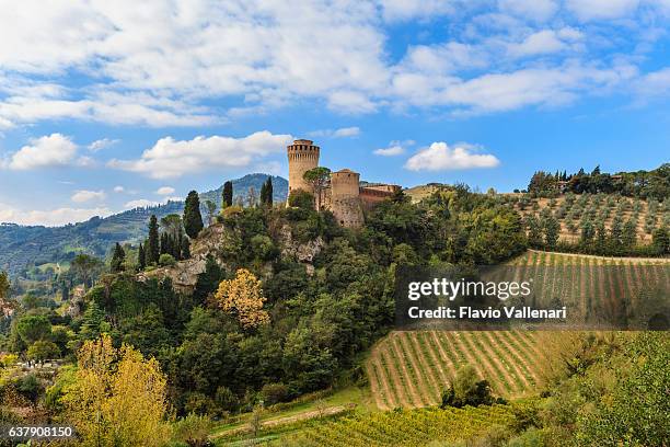 brisighella, rocca manfrediana - emilia romaña, italia - emilia romagna fotografías e imágenes de stock