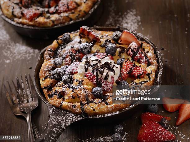 sweet berry skillet, dutch baby pancake - danish pastry stock pictures, royalty-free photos & images
