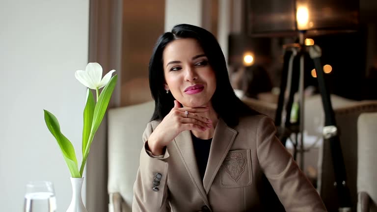 https://media.gettyimages.com/id/637944810/video/young-attractive-fashion-model-girl-with-nice-beautifull-face-and-big-sexy-full-botox-lips.jpg?b=1&s=640x640&k=20&c=VrAK4OruBgkvJcHY1JKw_rVqdzWB1BtP2yEF3P6G-34=
