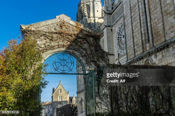 view of poitiers cathedral from southwest.  cathedrale st-pierre, poitiers , vienne, france - poitiers stock-fotos und bilder